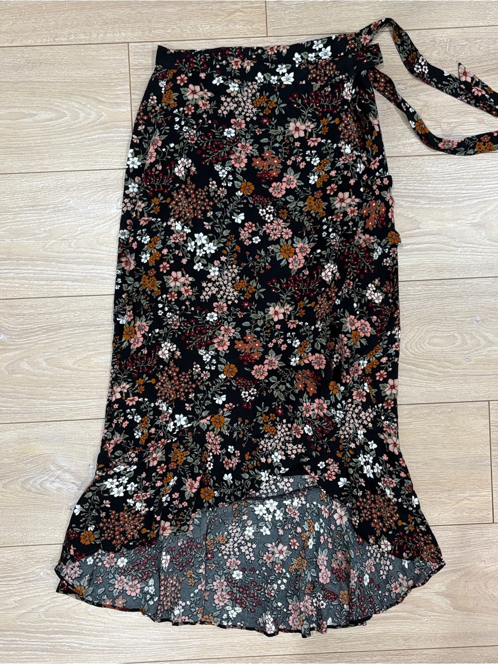 Abercrombie & Fitch Floral Ruffle Wrap Skirt XS Button Closure Tie side - Picture 8 of 13